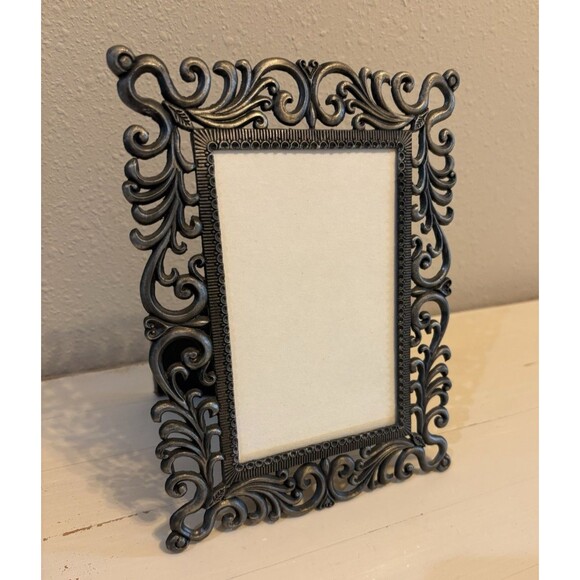 Jennifer Moore Picture Frame The Victorian Metal Collection Holds 4X6 Used - Picture 4 of 12